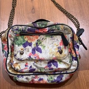 Crossbody purse